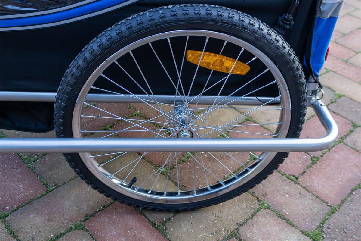 Erős és strapabíró kerék acél felnivel és aggyal.