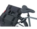Basil Tour XL táska csomagtartóra 35L kapacitás, 2 részes, pántos, fekete