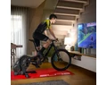 Elite Direto XR-T interaktív görgő wattmérővel, 1,5% pontosság, 2300W teljesítmény, 24% emelkedő, hátsó kerék helyére + Tr.Block