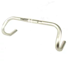 Zoom országúti kormány 440mm széles, 25,4 mm befogó, ezüst