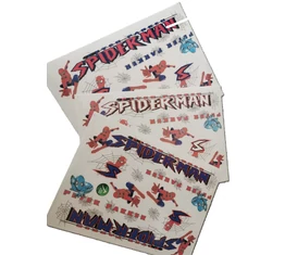 SpiderMan matrica garnitúra műgyantás 25x17cm 2féle színben kapható