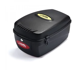 Doboz csomagtartóra, zárható, merev falú műanyag, 17 liter űrtartalommal, fekete