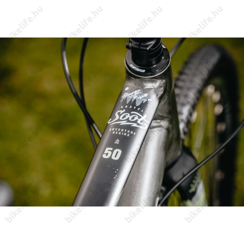 Kellys SOOT 50 országúti gravel kerékpár 20 fokozatú Shimano GRX 400 váltó, hidraulikus Disc M
