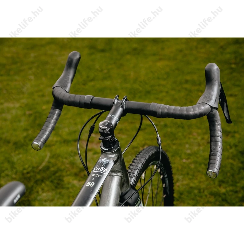 Kellys SOOT 50 országúti gravel kerékpár 20 fokozatú Shimano GRX 400 váltó, hidraulikus Disc M