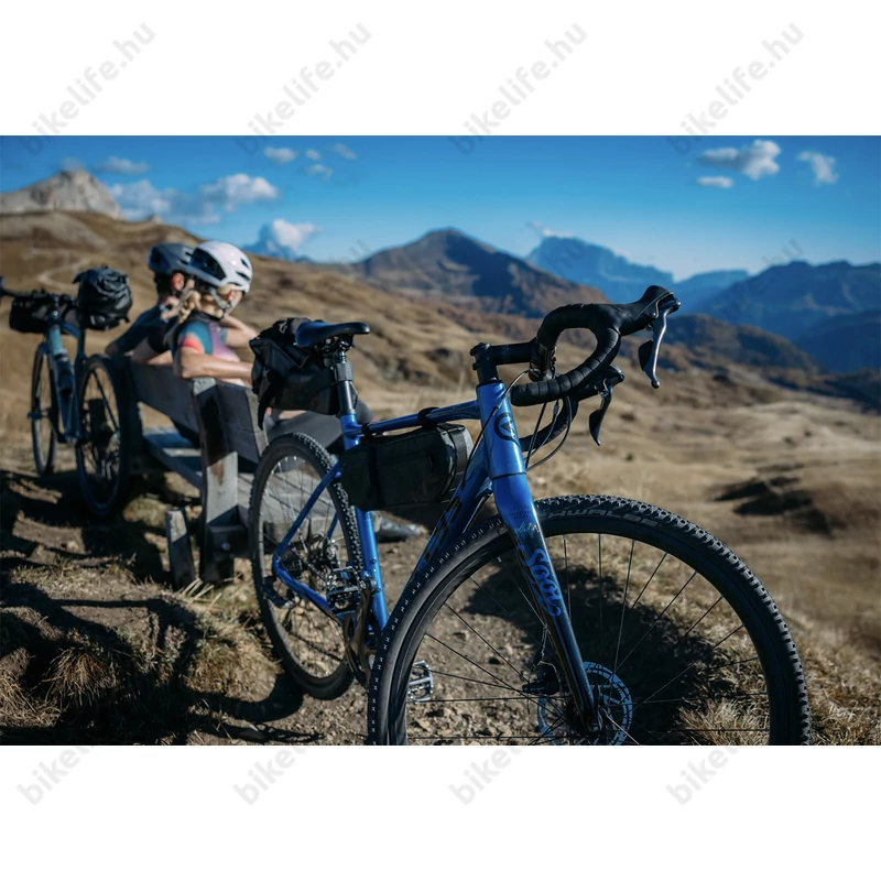 Kellys SOOT 30 országúti gravel kerékpár 16 fokozatú Shimano Claris váltó, mechanikus tárcsafék L