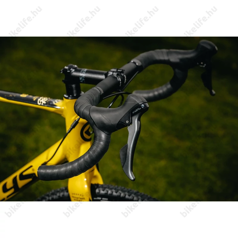 Kellys SOOT 30 országúti gravel kerékpár 16 fokozatú Shimano Claris váltó, mechanikus tárcsafék L