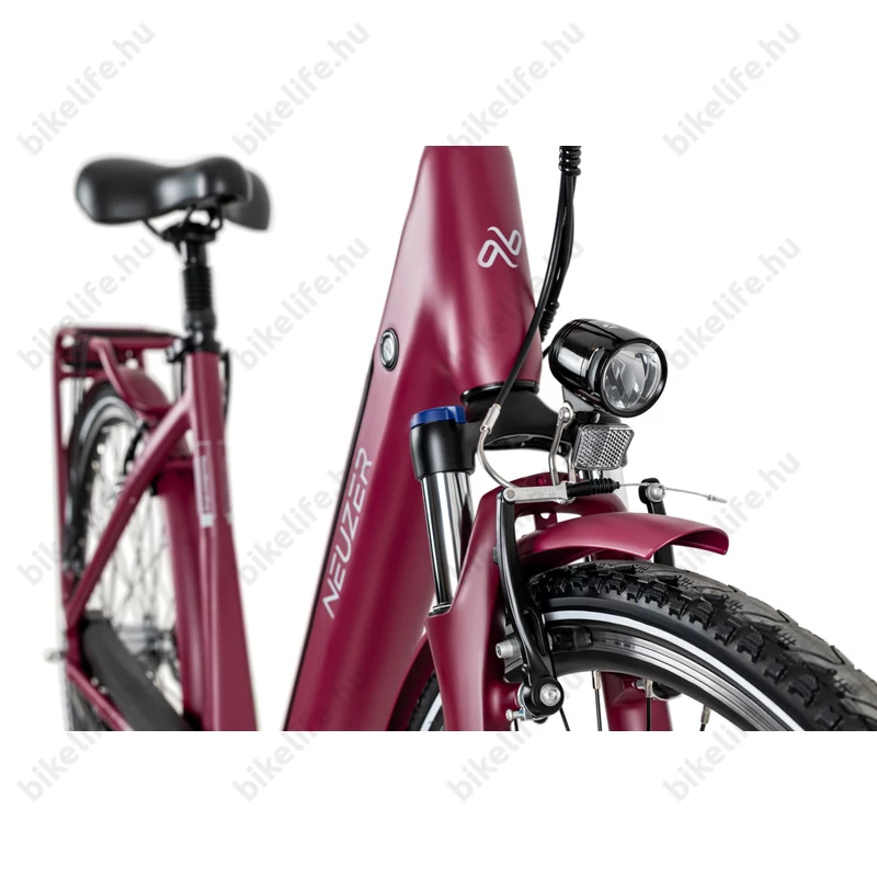 Neuzer Easyboarding alacsonyátlépésű ebike mattbordó integrált 461Wh-s akkumulátorral és nyomatékszenzorral