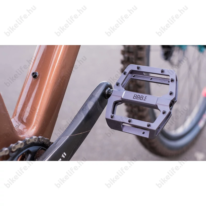 BBB Enigma platform pedál BPD-38 cserélhető tüskés ipari csapágyas fekete