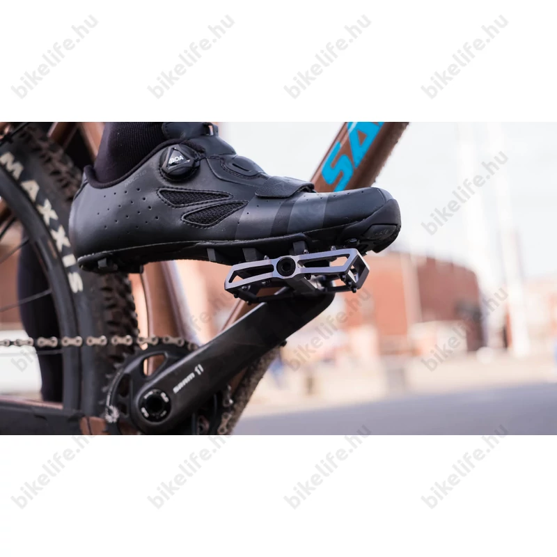 BBB Enigma platform pedál BPD-38 cserélhető tüskés ipari csapágyas fekete