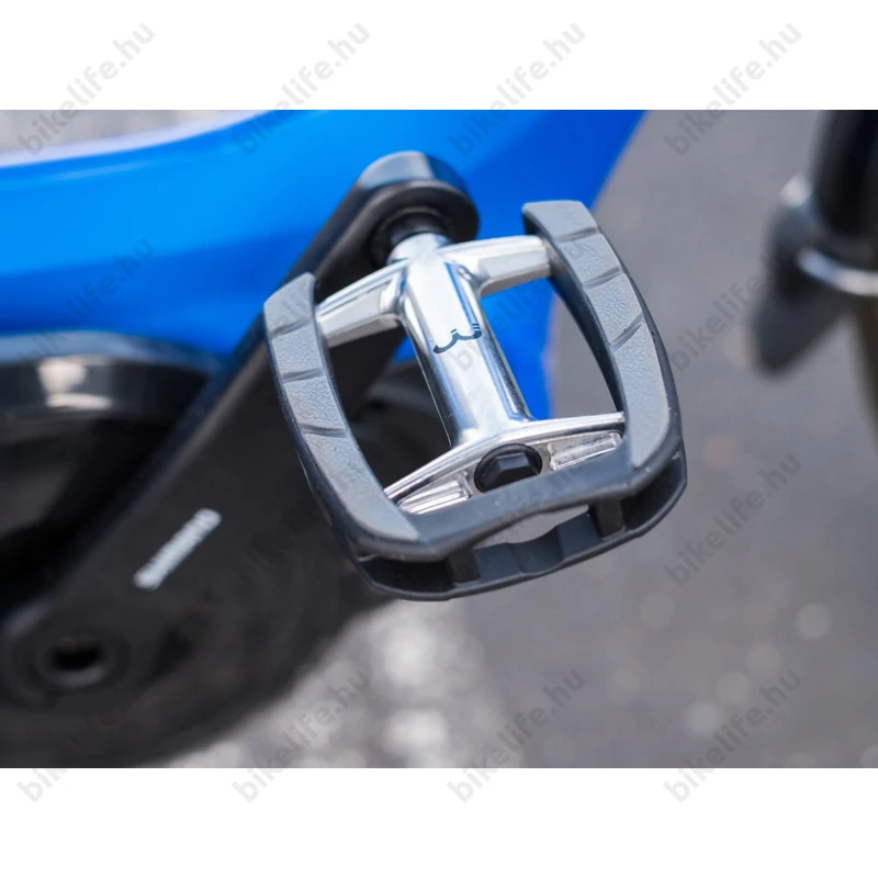 BBB ComfortLight trekking pedál BPD-43 könnyű alu test csúszásmentes felület CrMo tengely golyós csapágy