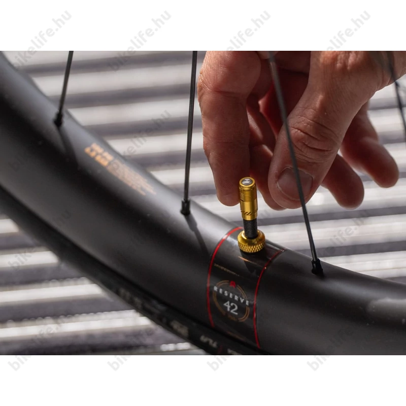BBB CoreCap BTI-165 szelepátalakító presta szelephez (tubeless-hez is) fekete