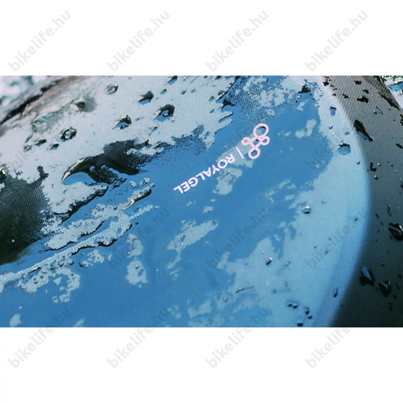 Selle Royal On Athletic unisex eBike kompatibilis nyereg Royalgel csillapítással erősített vázszerkezettel 157 mm széles