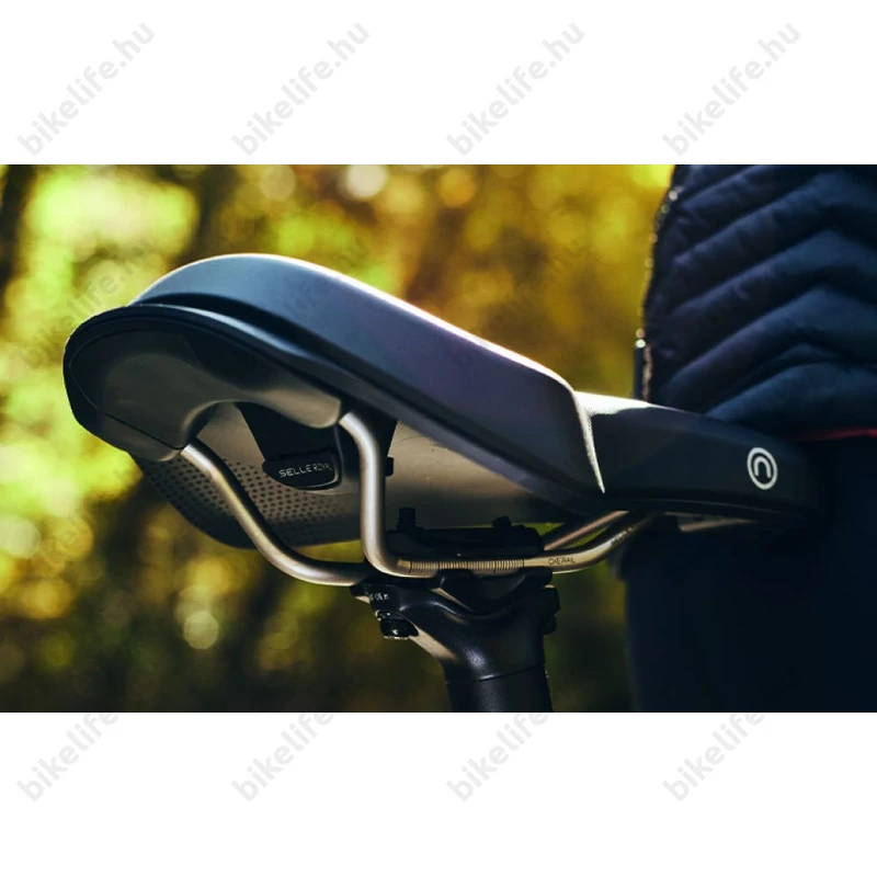 Selle Royal On Athletic unisex eBike kompatibilis nyereg Royalgel csillapítással erősített vázszerkezettel 157 mm széles