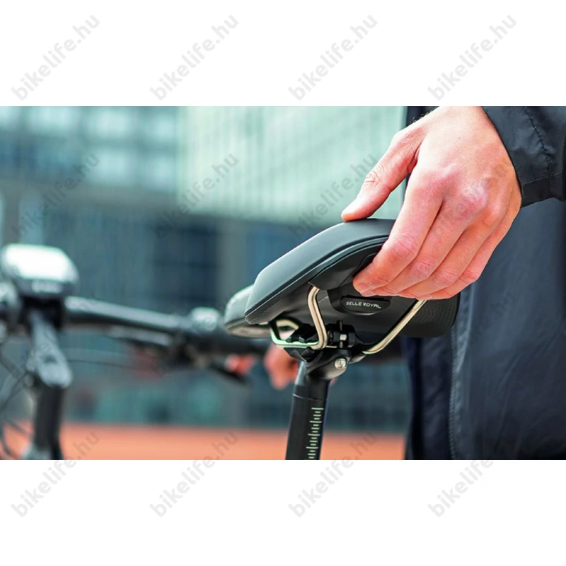 Selle Royal On Athletic unisex eBike kompatibilis nyereg Royalgel csillapítással erősített vázszerkezettel 157 mm széles
