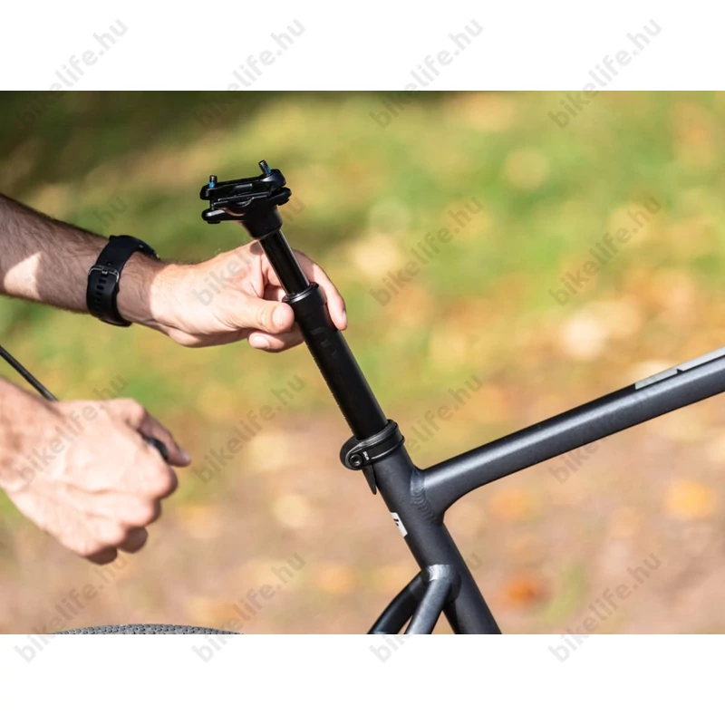 BBB Liftpost BSP-51 dropper nyeregcső 30,9mm átmérő 150mm út 470mm hosszúság belső bowdenvezetés olaj-levegő patronnal