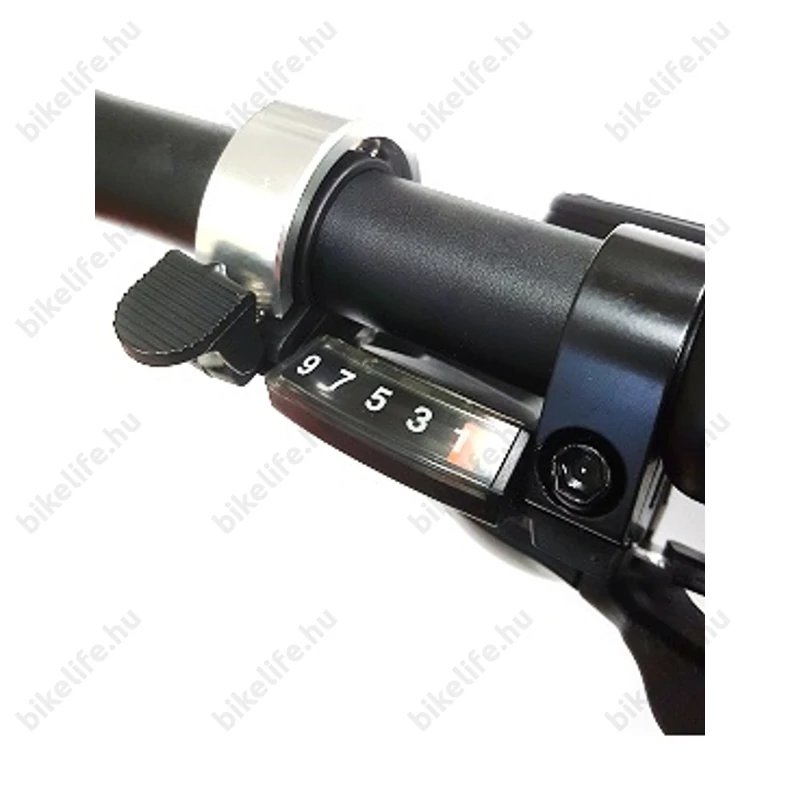 Ha nem tetszenek a klasszikus kerek csengők, itt egy elegáns, modern, dizájndarab, ami nem rongálja a bringád imázsát :)