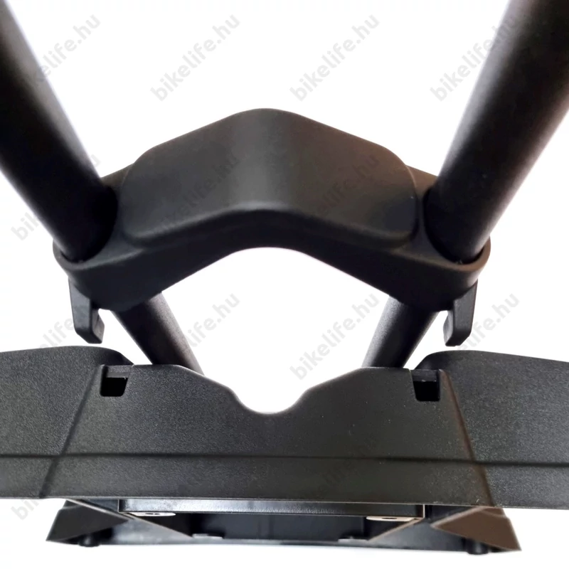 ... amit a felső keréktámaszon találsz.