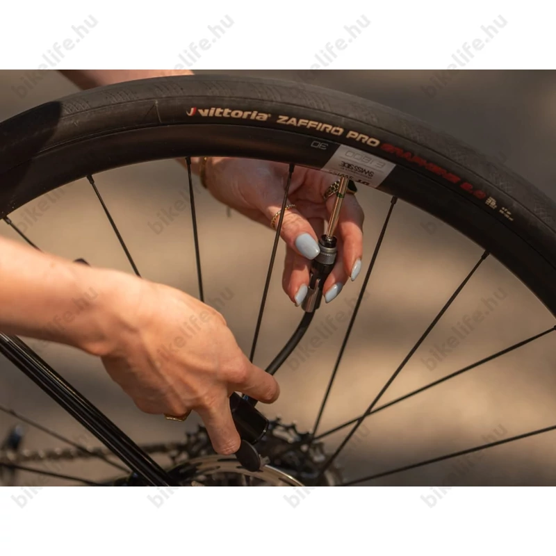 BBB BMP-121 HighRoad minipumpa univerzális fej, alu test, 192mm, fekete