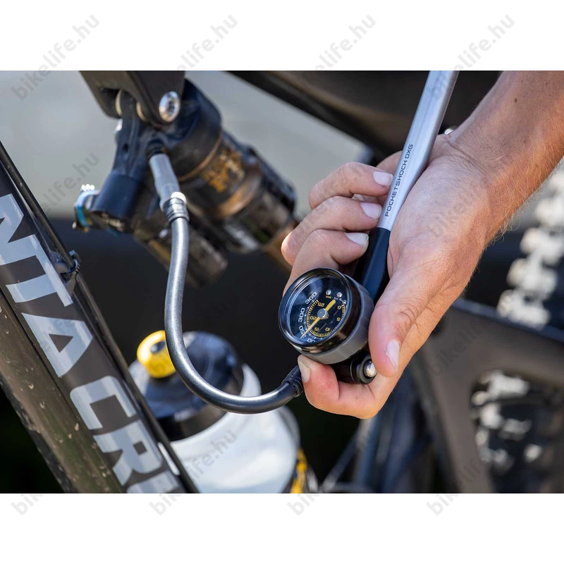 Pumpa teleszkóphoz Topeak PocketShock DXG 360 psi 24,8bar levegővesztés nélkül lecsatlakoztatható