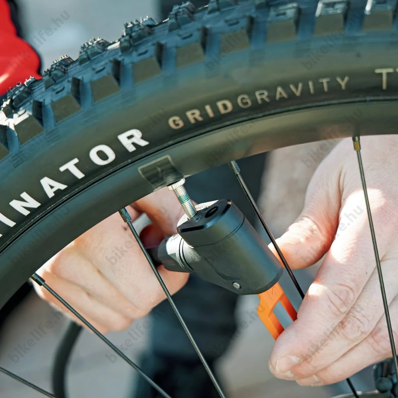 SKS Airkompressor Compact 10.0 kerékpáros műhelypumpa univerzális fejjel nyomásmérővel 10bar teljesítménnyel