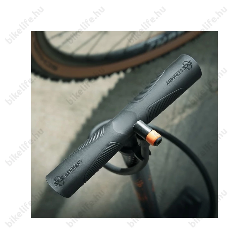 SKS Airkompressor 10.0 Clik Tec műhelypumpa Schwalbe Clik Tec szelepekhez 2-2 db Presta és Dunlop szelepbetéttel