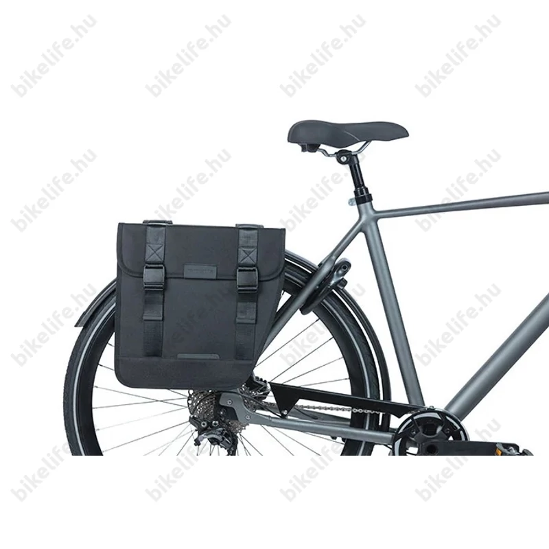 Basil Tour táska csomagtartóra 26L kapacitás, 2 részes, pántos, fekete