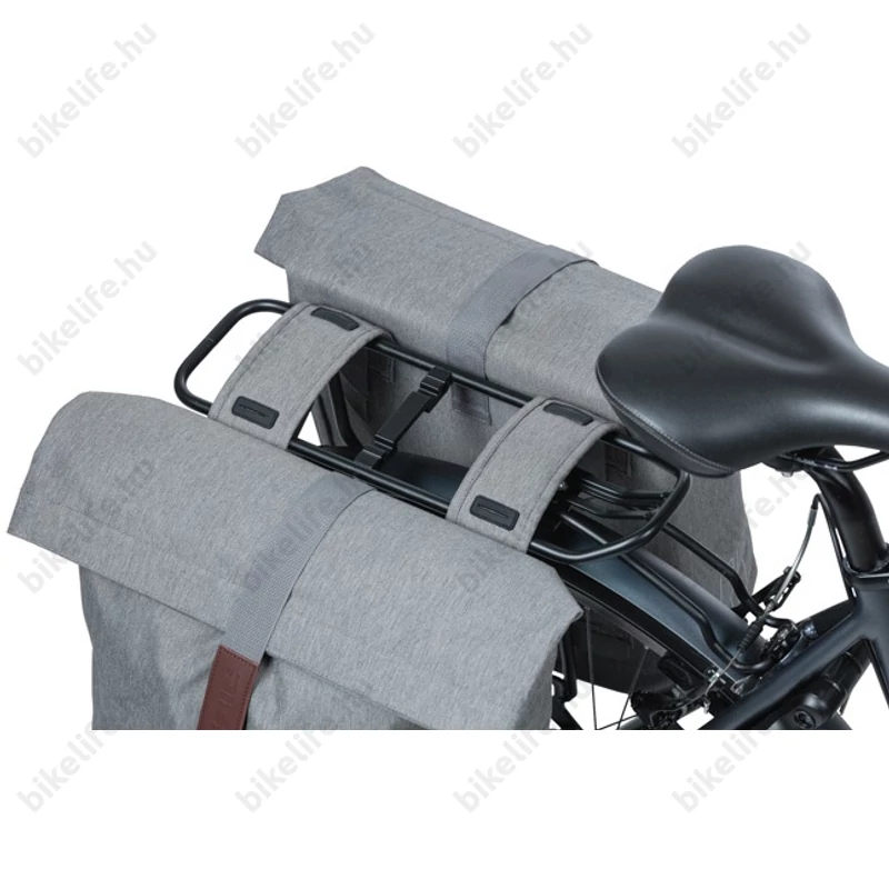 Basil City-Double Bag táska csomagtartóra 2 részes  32L kapacitás, fényvisszaverős, szürke