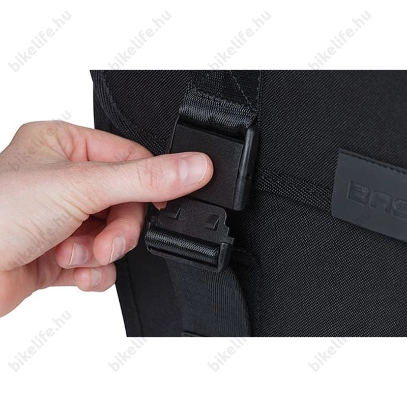 Basil Tour XL táska csomagtartóra 35L kapacitás, 2 részes, pántos, fekete