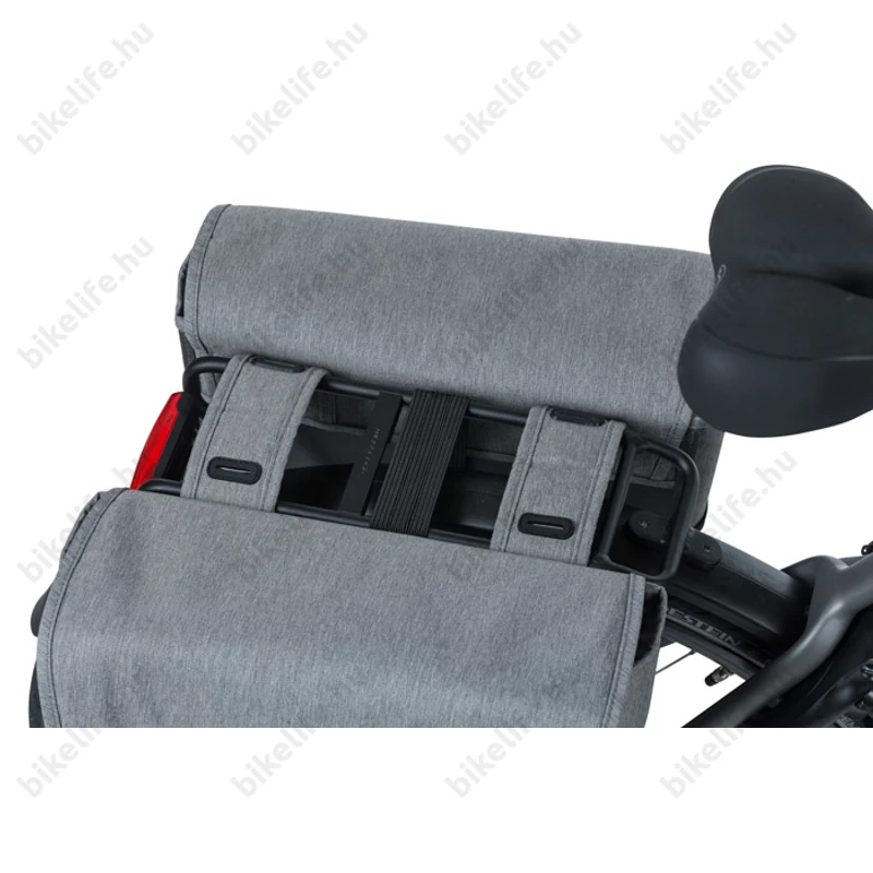 Basil Go Double Bag 2 részes táska csomagtartóra 32L kapacitás, pántos rögzítés, szürke színű