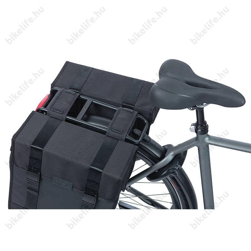 Basil Tour Waterproof XL táska csomagtartóra részes 35l, IPX3 vízállóság, fekete