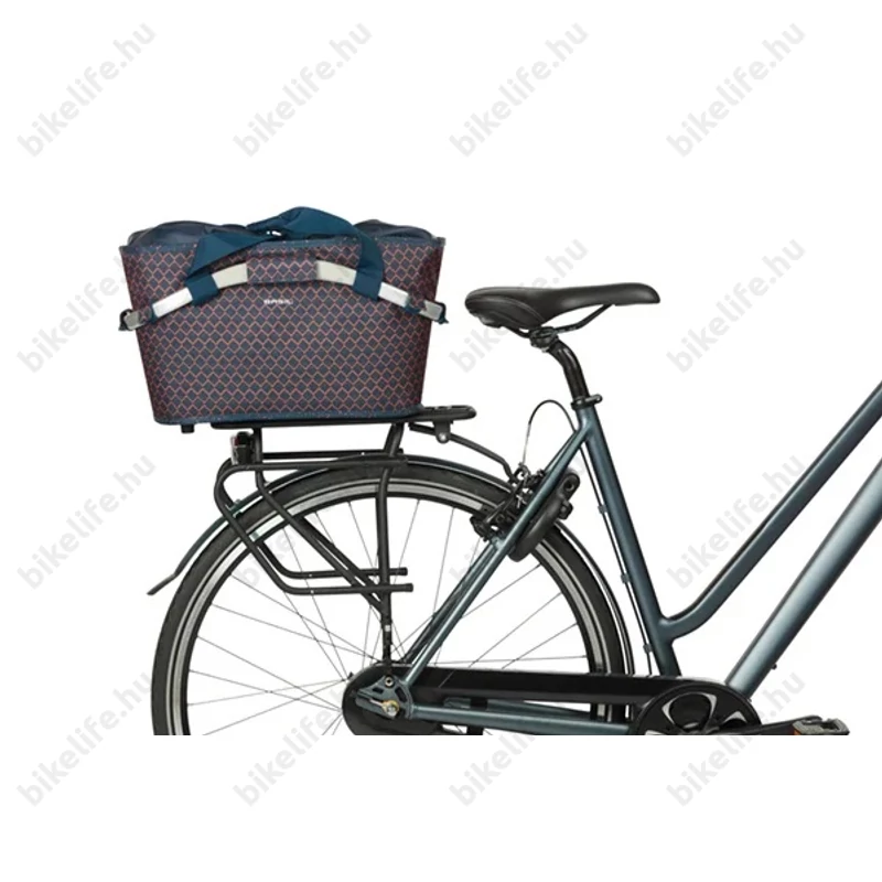 Basil Flair Carry All kosár csomagtartóra Mik 2.0 adapterrel 18 liter kapacitással navy kék színben