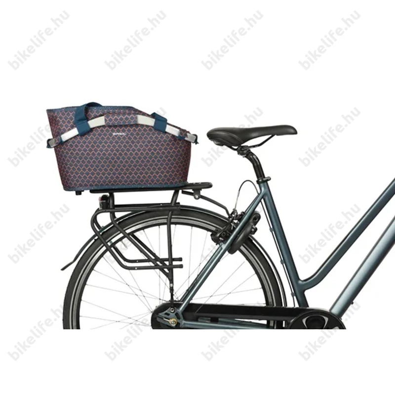 Basil Flair Carry All kosár csomagtartóra Mik 2.0 adapterrel 18 liter kapacitással navy kék színben