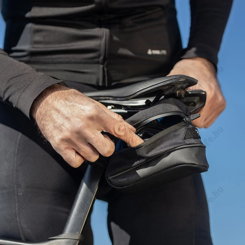 BBB StorePack nyeregtáska BSB-12 M, adapteres rögzítés, 0,64L, fekete