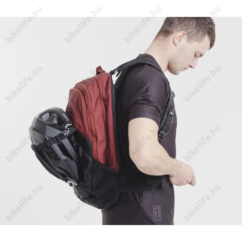 Kellys KLS Lane hátizsák 16L-es, italtartó zsák nélkül, esővédő huzat, protektor, bukó tartó, fekete/wine