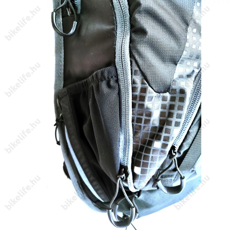 Kellys Lane kerékpáros hátizsák 16L-es, italtartó zsák nélkül, esővédő huzat, protektor, bukó tartó, fekete