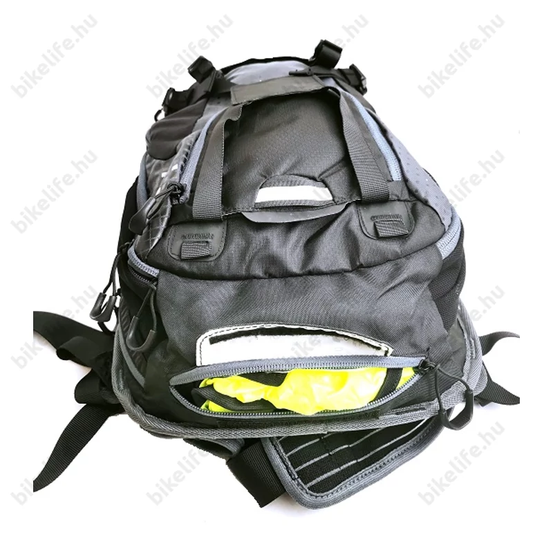 Kellys Lane kerékpáros hátizsák 16L-es, italtartó zsák nélkül, esővédő huzat, protektor, bukó tartó, fekete