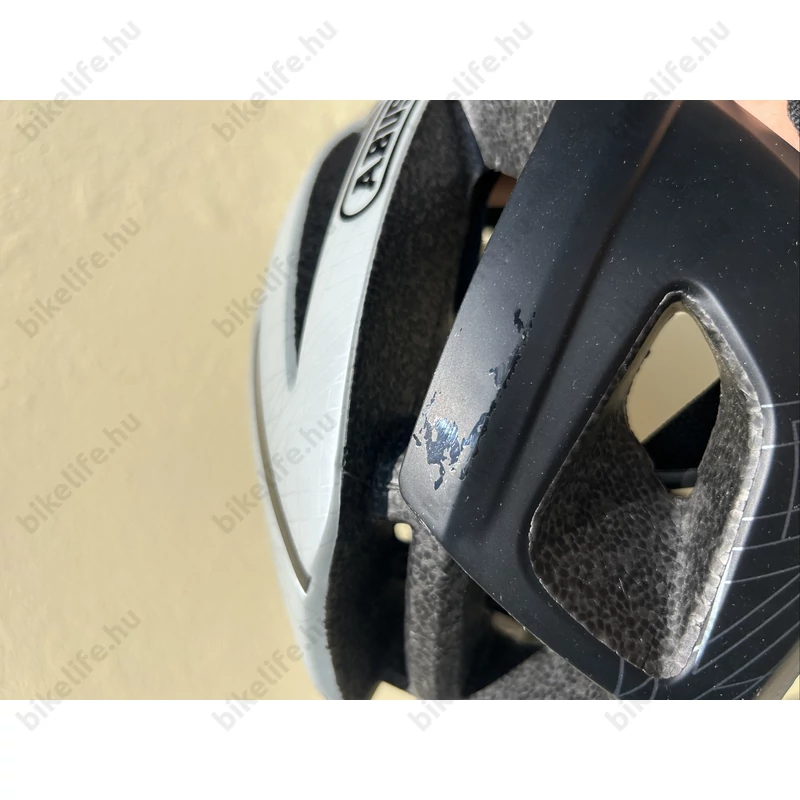 Abus Viantor Road kerékpáros bukósisak L-es 58-62cm fényes ezüst (festés sérült)