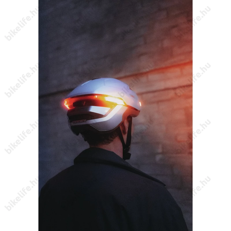 Abus HYP-E kerékpáros bukósisak első és hátsó világítással index jelzővel volcano titan S (51-55cm)
