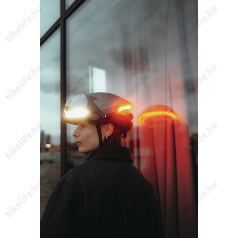 Abus HYP-E ACE kerékpáros bukósisak első és hátsó világítással index jelzővel mágneses lencsével gleam silver L (57-61cm)