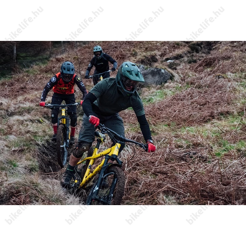 Endura MT500 térdvédő MTB felhasználásra, kemény héj, fekete, L-XL