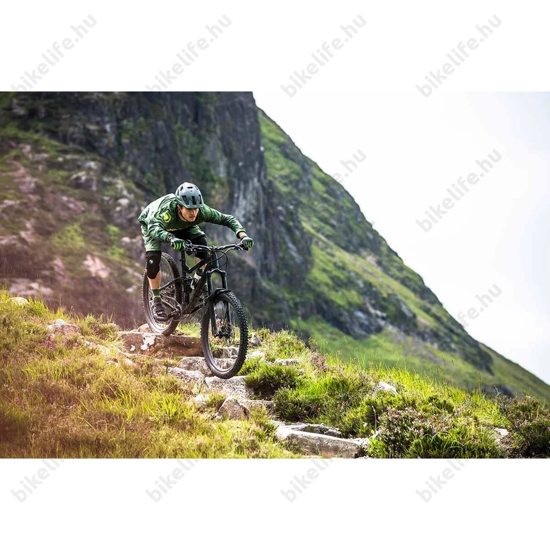 Endura MT500 térdvédő MTB felhasználásra, kemény héj, fekete, L-XL