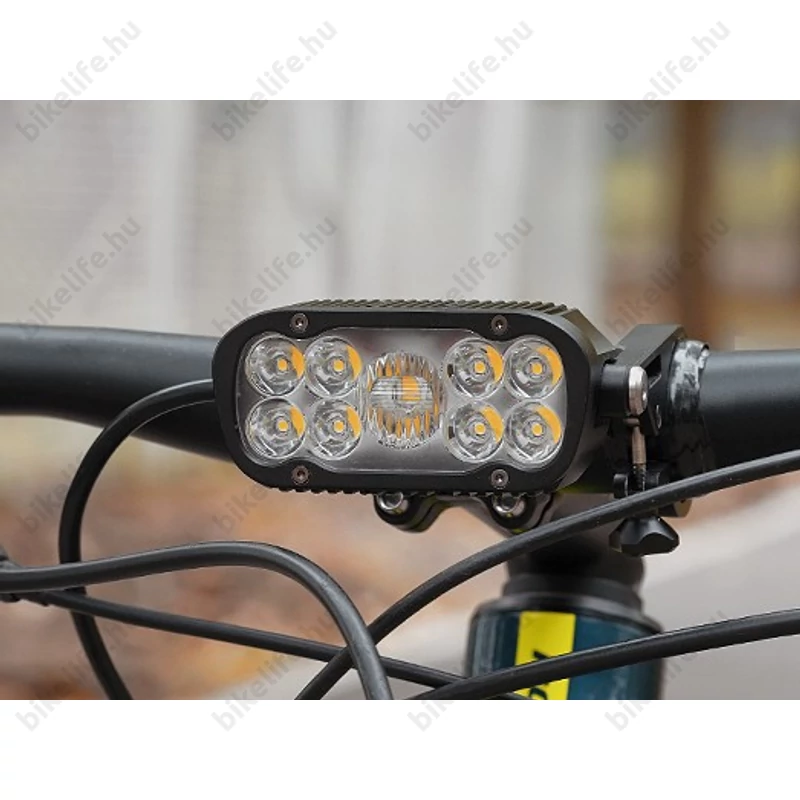Ravemen XR6000 akkumulátoros első lámpa, 6000 lumen, 4x4000mAh, országúti/MTB, tompított/reflketor mód, vez. nélk. távirányító