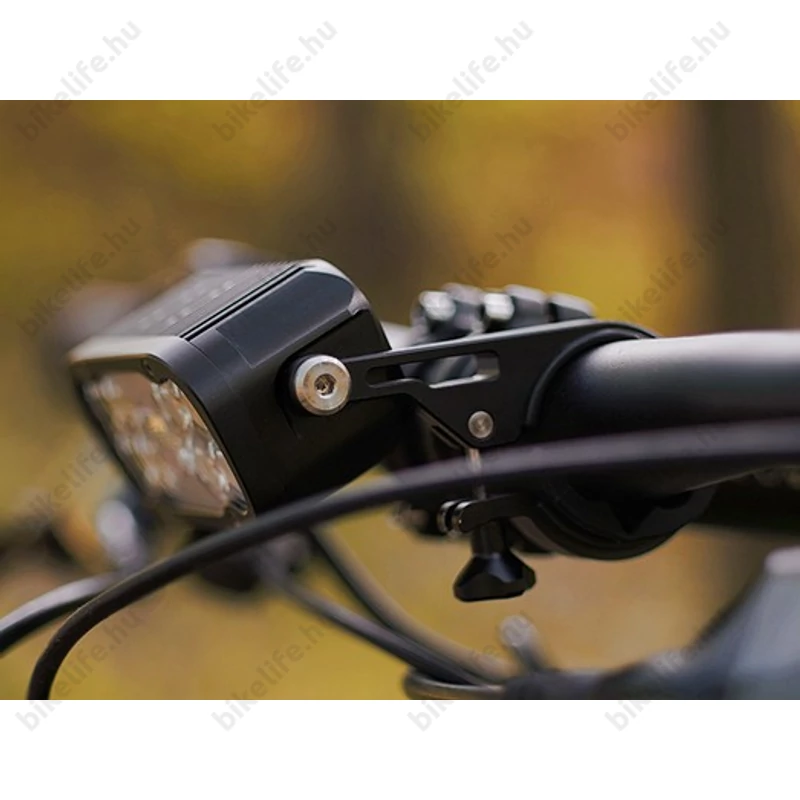Ravemen XR6000 akkumulátoros első lámpa, 6000 lumen, 4x4000mAh, országúti/MTB, tompított/reflketor mód, vez. nélk. távirányító