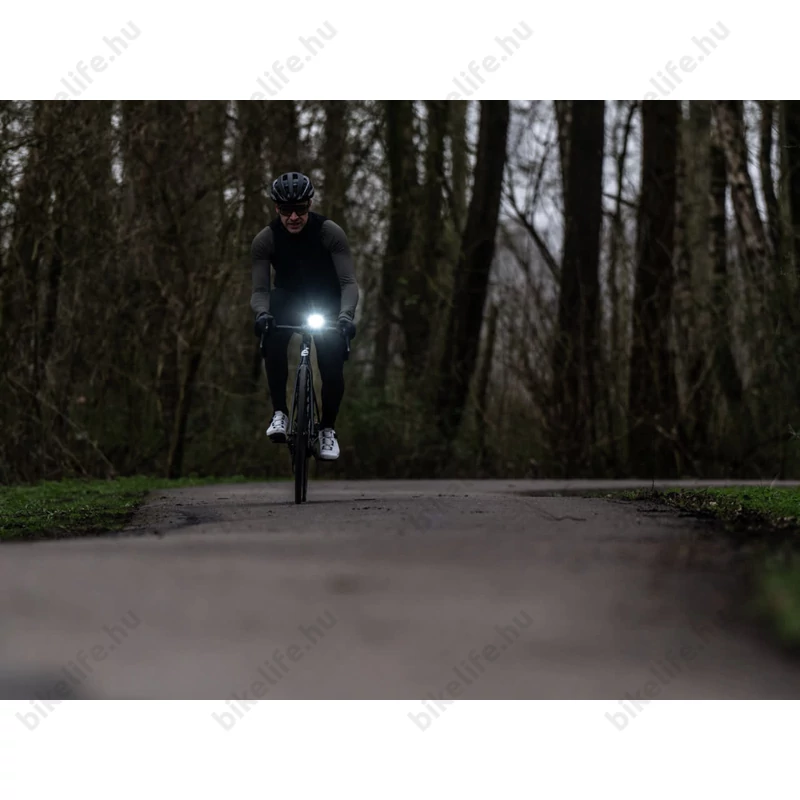 BBB Stud50 BLS-230 akkumulátoros első lámpa, LED-es, 200 Lumen, 2500 mAh-s akkumulátorral, fekete