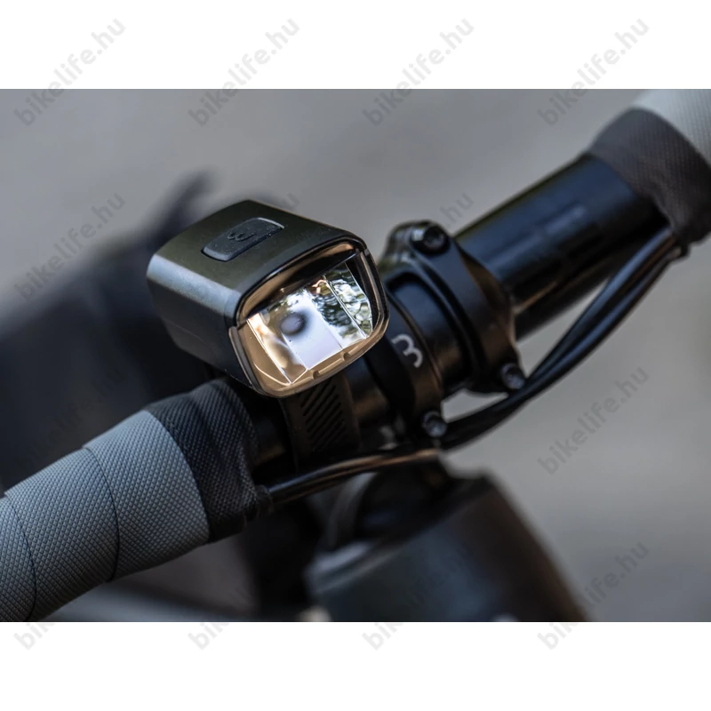 BBB BLS-143 Stud33 LED-es első lámpa 130 Lumen fényteljesítmény 1000 mAh-s akkumulátorral