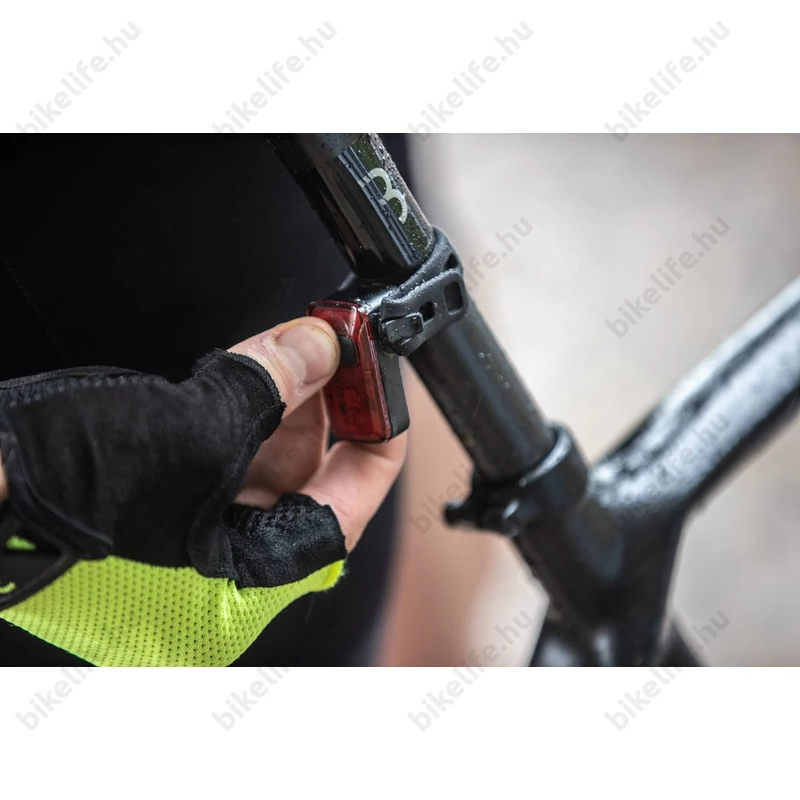 BBB BLS-152 Spark 2.0 akkumulátoros hátsó lámpa, LED, tölthető lithium akkumulátorral, fekete