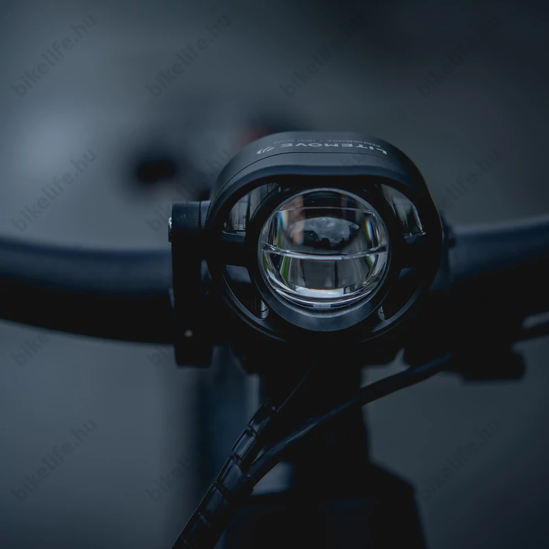 LiteMove AEW-230 ebike első lámpa, 230Lux fényerő, MTi PRO optika, IP56 ellenállóság, távirányító