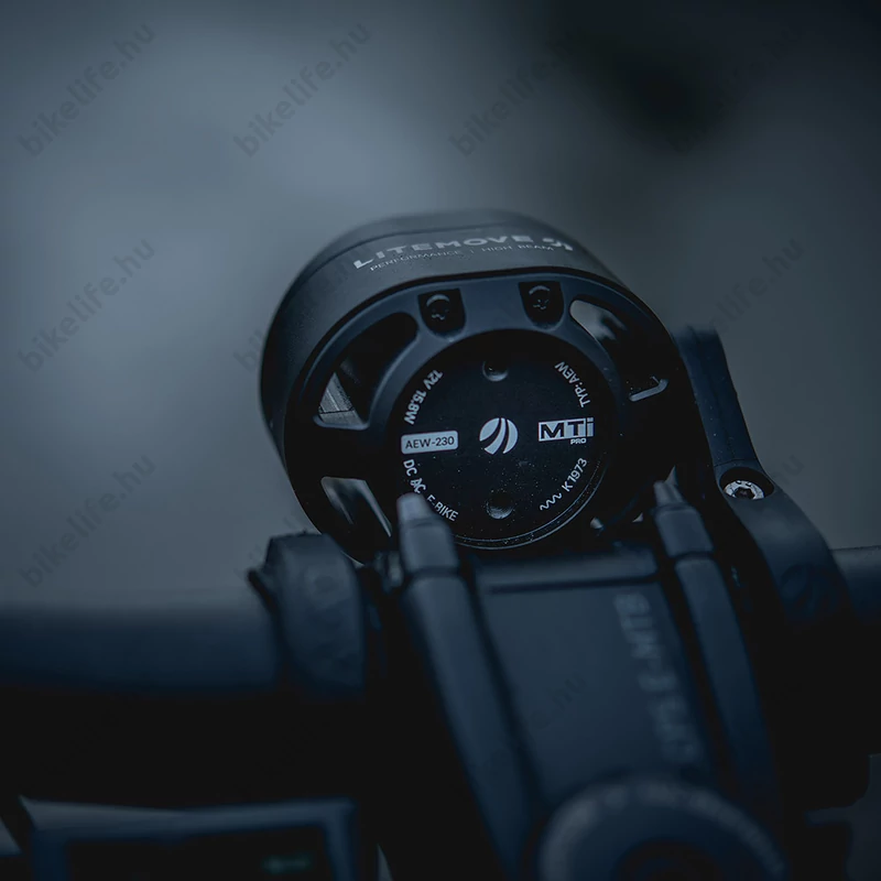 LiteMove AEW-230 ebike első lámpa, 230Lux fényerő, MTi PRO optika, IP56 ellenállóság, távirányító