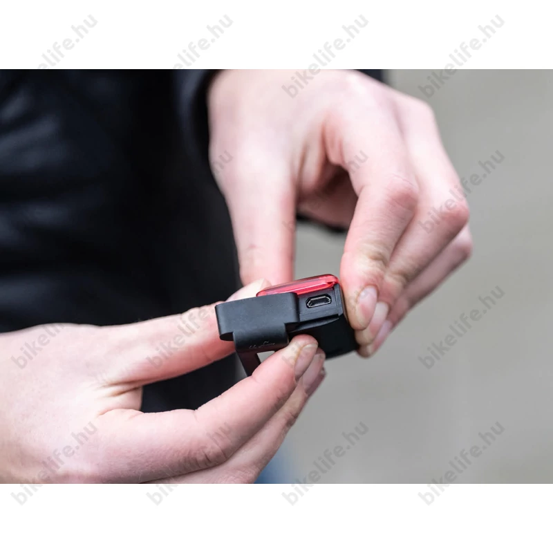 BBB Slide BLS-236 akkumulátoros hátsó villogó, LED, tölthető lithium akkumulátorral, fekete