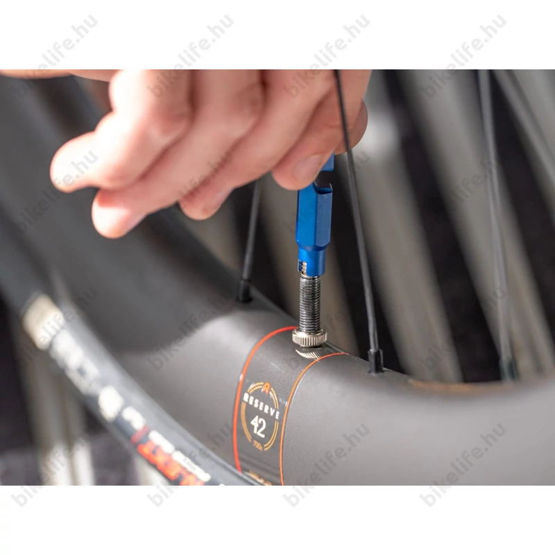 BBB CoreControl BTL-207 szelepszerelő szerszám auto és presta (szingó) szelepekhez alu kék